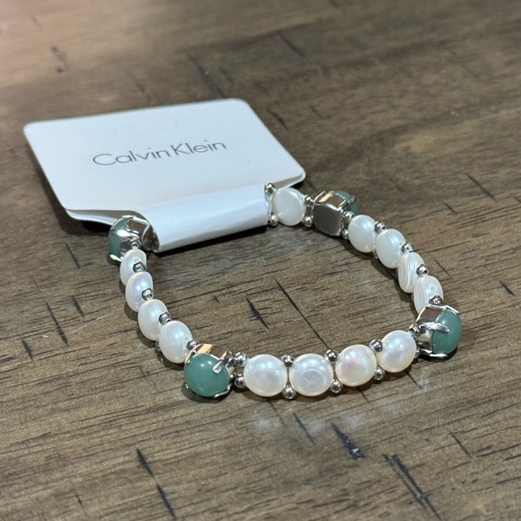 CK19. CALVIN KLEIN Pearl Jade Elastic Stretch Bracelet NEW - Picture 2 of 3